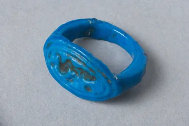 Ring mit tanzender Bes-Figur, Neues Reich